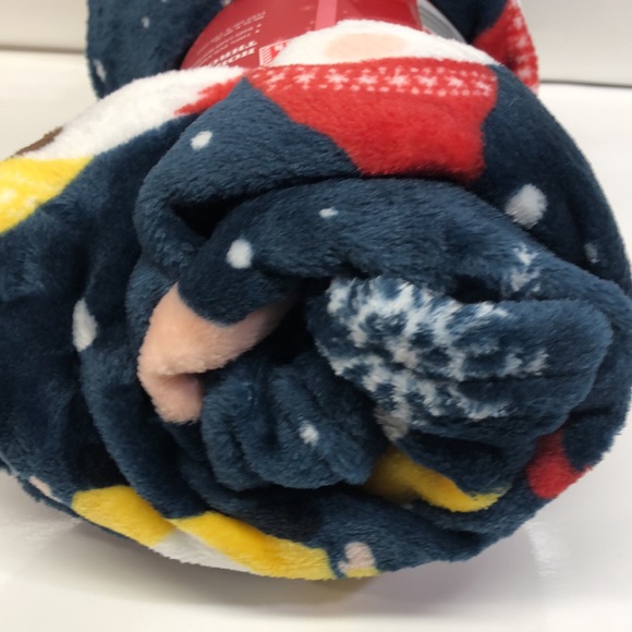 Merry Moments Holiday Throw - Picture 6 of 6